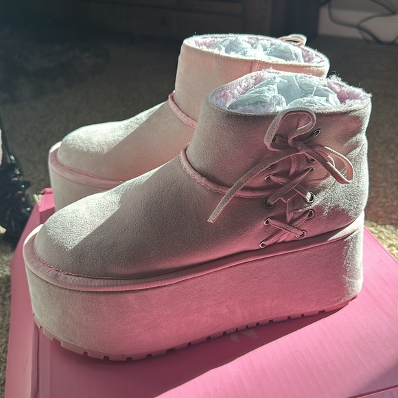 Sugar Thrillz pink fuzzy ankle booties 8 - Picture 7 of 10